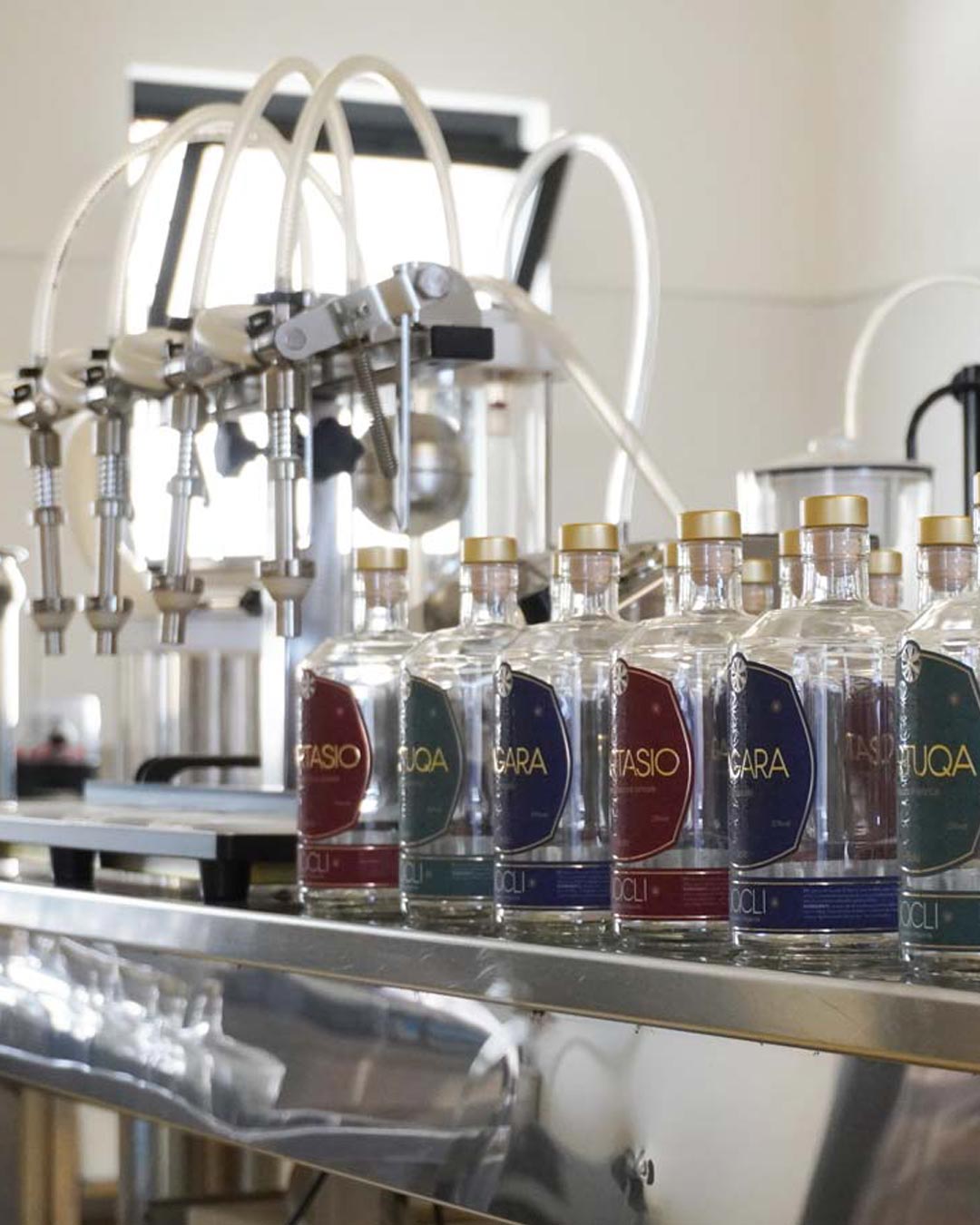 jalci-produzione-laboratorio-e-bottiglie-verticale